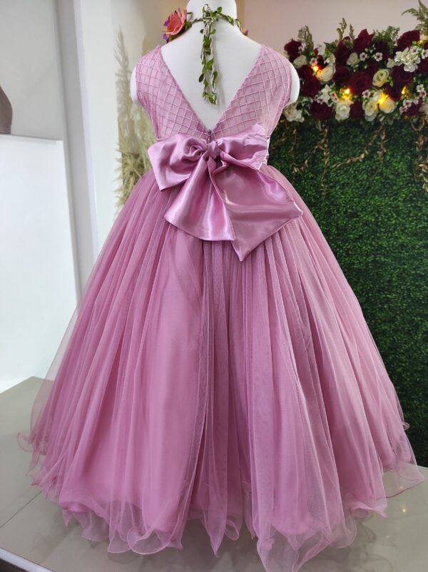 vestido de nina color palo rosa con aplicaciones en alto relieve