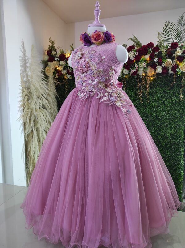 vestido de nina color palo rosa con aplicaciones en alto relieve